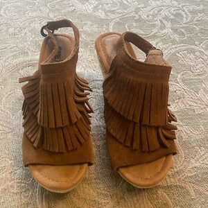 Minnetonka Tan Fringe Sandals